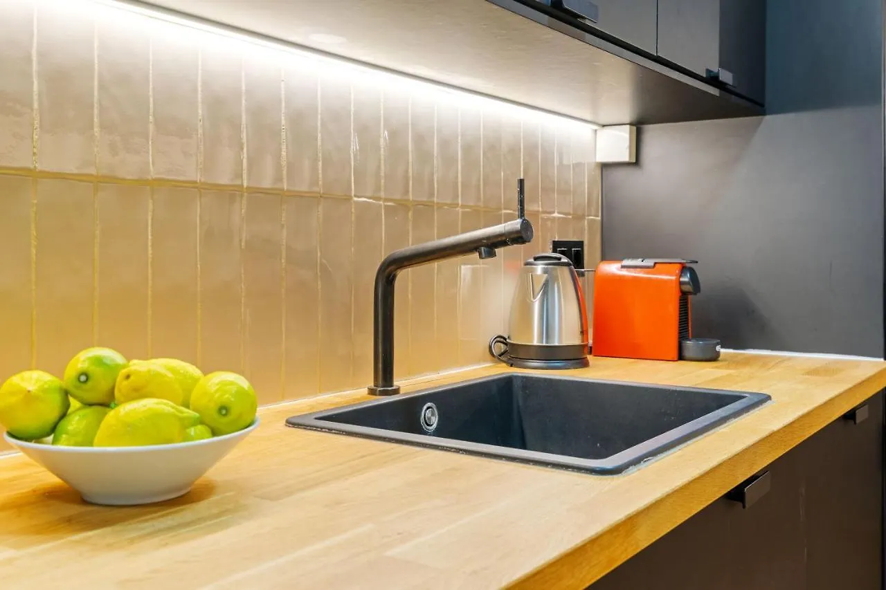 Daire Quiet Gem With Jacuzzi In The City Center Barselona